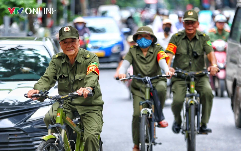 Tổ tuần tra "Ba nhất" góp phần giữ vững an ninh, trật tự tại phường Hai Bà Trưng (Hà Nội) Tổ tuần tra "Ba nhất" góp phần giữ vững an ninh, trật tự tại phường Hai Bà Trưng (Hà Nội)