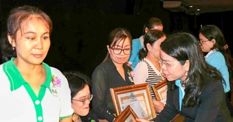 Tỏa sáng những "Vầng trăng khuyết"