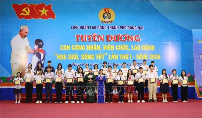 Tỏa sáng những tấm gương con công nhân lao động học giỏi, sống tốt Tỏa sáng những tấm gương con công nhân lao động học giỏi, sống tốt