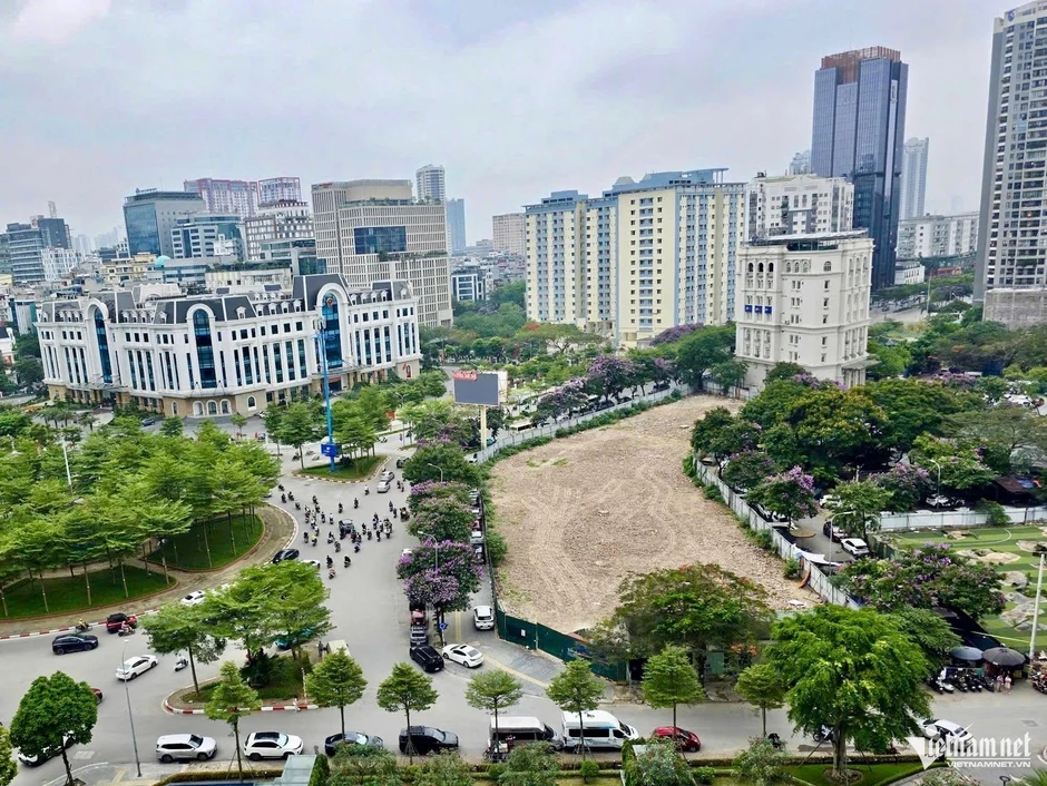 Toàn cảnh đất vàng hoang phí giữa Hà Nội, triệu tỉ bị chôn lấp, găm giữ Toàn cảnh đất vàng hoang phí giữa Hà Nội, triệu tỉ bị chôn lấp, găm giữ