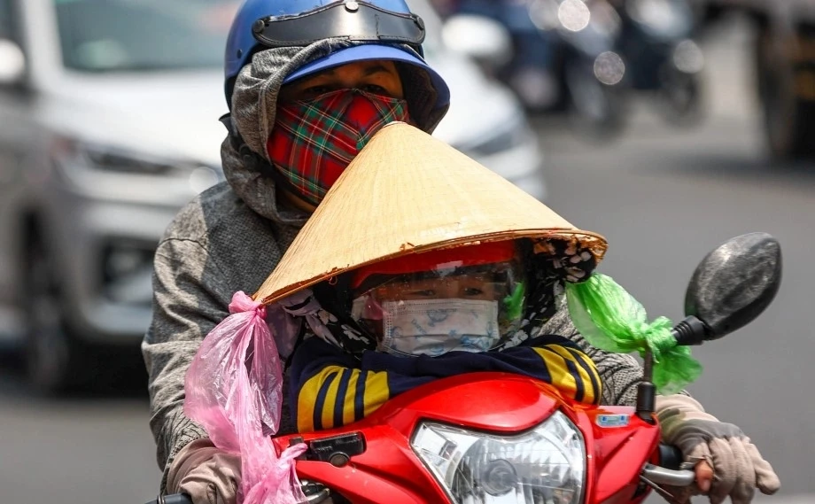 Toàn quốc nắng nóng gay gắt kéo dài, Lâm Đồng cảnh báo lũ quét và sạt lở đất Toàn quốc nắng nóng gay gắt kéo dài, Lâm Đồng cảnh báo lũ quét và sạt lở đất