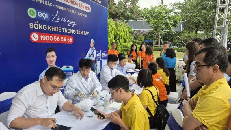 Tôn vinh trí tuệ, khát vọng sáng tạo của đội ngũ trí thức Việt Nam Tôn vinh trí tuệ, khát vọng sáng tạo của đội ngũ trí thức Việt Nam