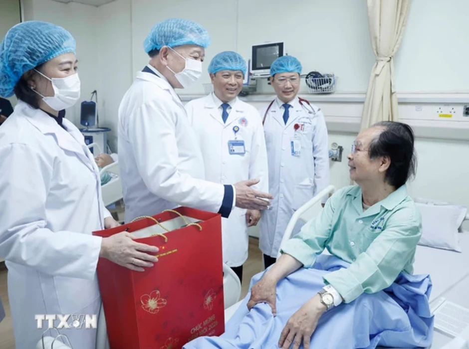 Tổng Bí thư Tô Lâm: Không để ai bị bệnh mà không được chăm sóc Tổng Bí thư Tô Lâm: Không để ai bị bệnh mà không được chăm sóc