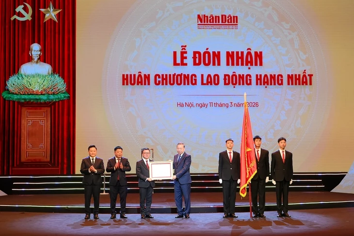 Tổng Bí thư Tô Lâm trao Huân chương Lao động hạng nhất cho báo Nhân Dân
