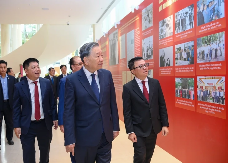 Tổng Bí thư Tô Lâm trao Huân chương Lao động hạng nhất cho báo Nhân Dân