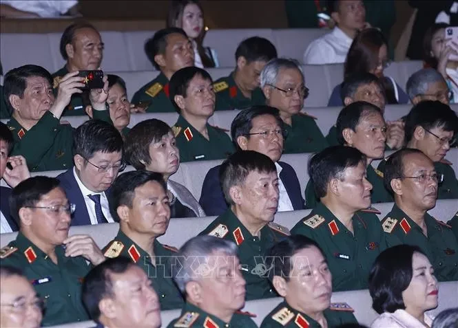 Tổng Bí thư và Chủ tịch Quốc hội dự chương trình nghệ thuật 'Thanh âm dưới ánh mặt trời' Tổng Bí thư và Chủ tịch Quốc hội dự chương trình nghệ thuật 'Thanh âm dưới ánh mặt trời'
