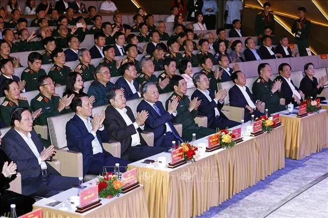Tổng Bí thư và Chủ tịch Quốc hội dự chương trình nghệ thuật 'Thanh âm dưới ánh mặt trời' Tổng Bí thư và Chủ tịch Quốc hội dự chương trình nghệ thuật 'Thanh âm dưới ánh mặt trời'