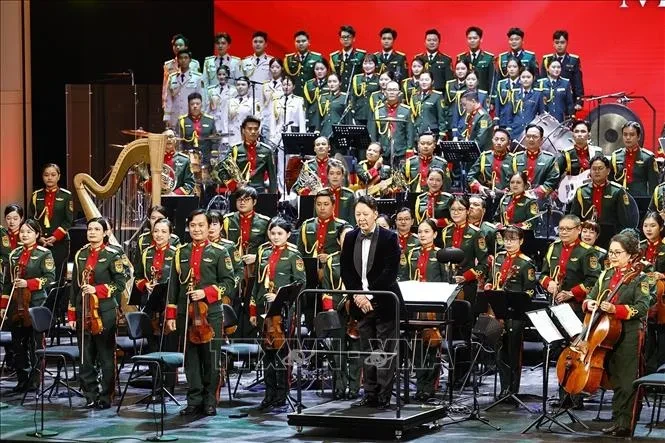 Tổng Bí thư và Chủ tịch Quốc hội dự chương trình nghệ thuật 'Thanh âm dưới ánh mặt trời' Tổng Bí thư và Chủ tịch Quốc hội dự chương trình nghệ thuật 'Thanh âm dưới ánh mặt trời'