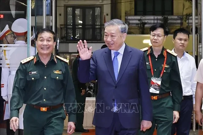 Tổng Bí thư và Chủ tịch Quốc hội dự chương trình nghệ thuật 'Thanh âm dưới ánh mặt trời' Tổng Bí thư và Chủ tịch Quốc hội dự chương trình nghệ thuật 'Thanh âm dưới ánh mặt trời'