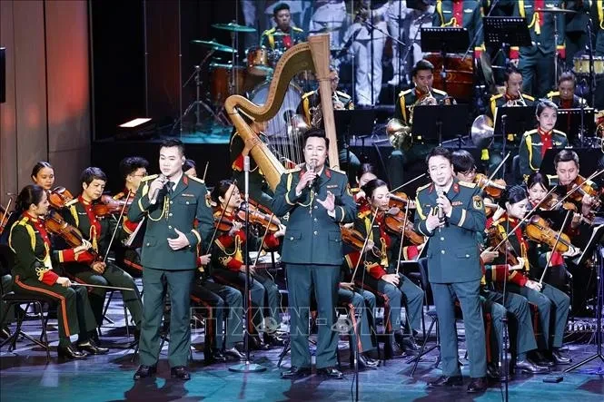 Tổng Bí thư và Chủ tịch Quốc hội dự chương trình nghệ thuật 'Thanh âm dưới ánh mặt trời' Tổng Bí thư và Chủ tịch Quốc hội dự chương trình nghệ thuật 'Thanh âm dưới ánh mặt trời'