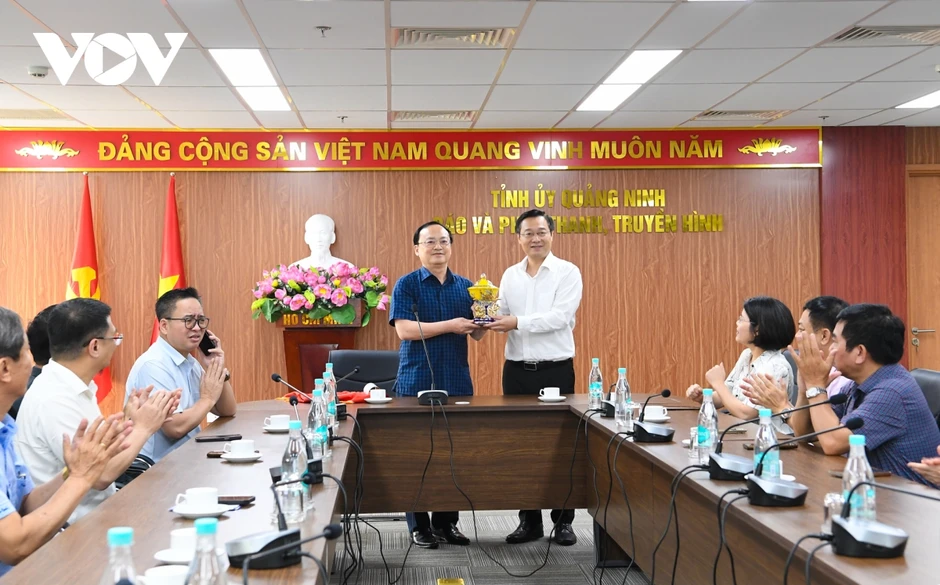 Tổng Giám đốc TinVina thăm, cám ơn tỉnh Quảng Ninh đã hỗ trợ Liên hoan Phát thanh Tổng Giám đốc TinVina thăm, cám ơn tỉnh Quảng Ninh đã hỗ trợ Liên hoan Phát thanh