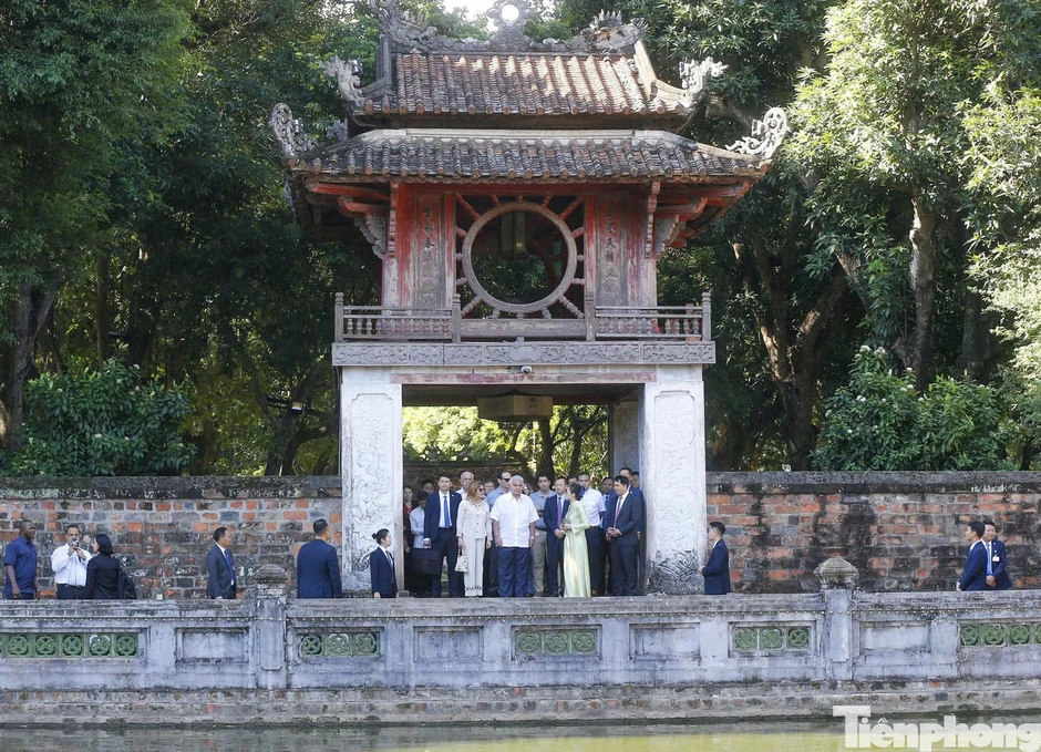 Tổng thống Panama và Phu nhân tham quan Văn Miếu – Quốc Tử Giám Tổng thống Panama và Phu nhân tham quan Văn Miếu – Quốc Tử Giám