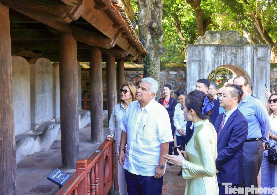 Tổng thống Panama và Phu nhân tham quan Văn Miếu – Quốc Tử Giám Tổng thống Panama và Phu nhân tham quan Văn Miếu – Quốc Tử Giám