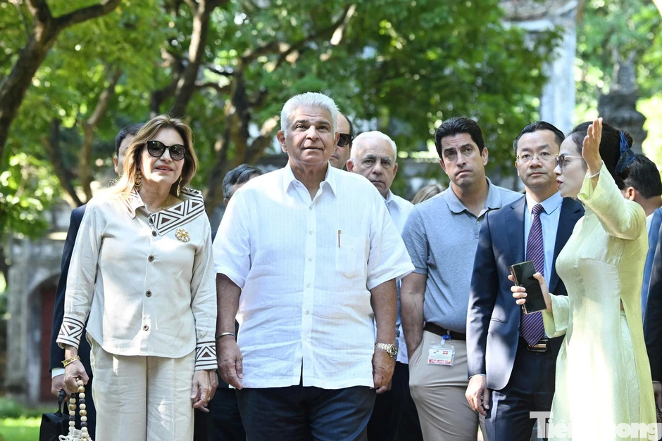 Tổng thống Panama và Phu nhân tham quan Văn Miếu – Quốc Tử Giám Tổng thống Panama và Phu nhân tham quan Văn Miếu – Quốc Tử Giám