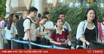 TP Hồ Chí Minh: Bến xe đông đúc trước ngày nghỉ lễ 30/4, sân bay tăng chuyến phục vụ khách