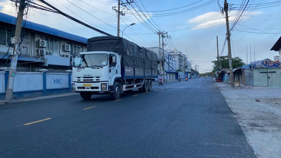 TP Hồ Chí Minh: Các 'ổ voi' trên đường Bến Nghé - Lưu Trọng Lư đã được khắc phục TP Hồ Chí Minh: Các 'ổ voi' trên đường Bến Nghé - Lưu Trọng Lư đã được khắc phục
