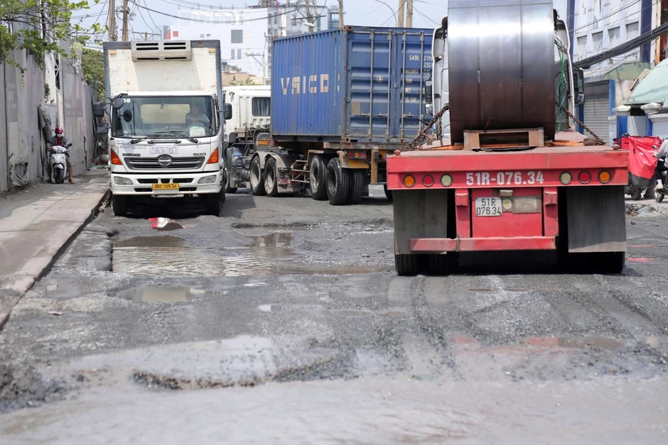 TP Hồ Chí Minh: Các 'ổ voi' trên đường Bến Nghé - Lưu Trọng Lư đã được khắc phục TP Hồ Chí Minh: Các 'ổ voi' trên đường Bến Nghé - Lưu Trọng Lư đã được khắc phục
