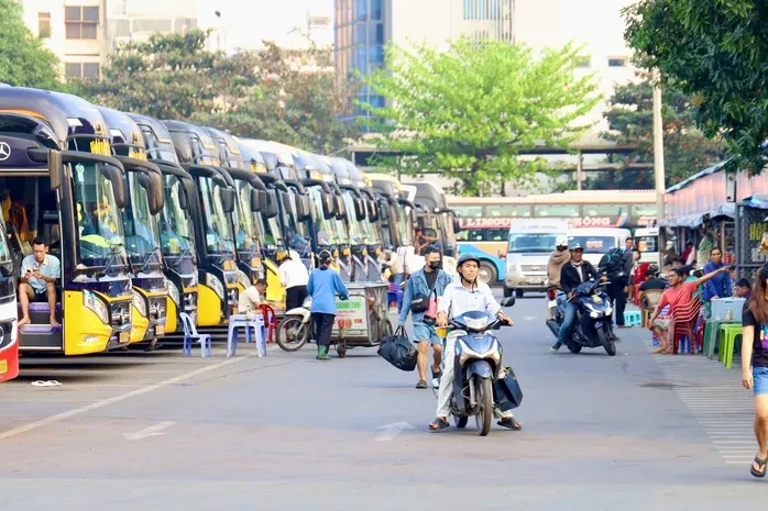 TP Hồ Chí Minh đề xuất miễn giảm phí sử dụng đường bộ với xe khách