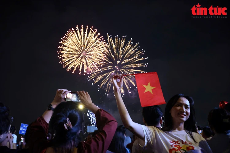 TP Hồ Chí Minh: Điều chỉnh giao thông phục vụ bắn pháo hoa dịp 30/4 TP Hồ Chí Minh: Điều chỉnh giao thông phục vụ bắn pháo hoa dịp 30/4