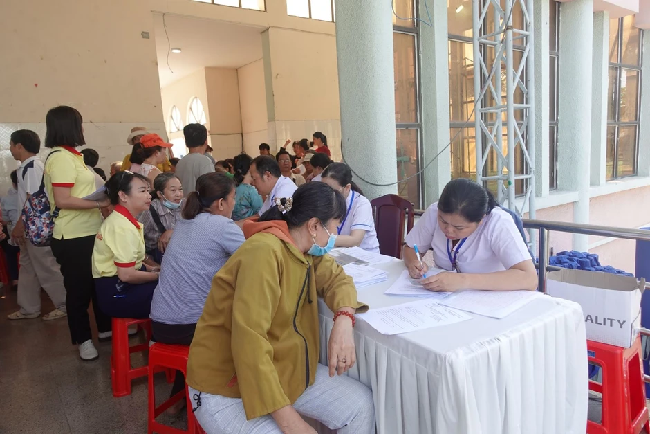TP Hồ Chí Minh: Hơn 1 triệu người dân được khám sức khỏe TP Hồ Chí Minh: Hơn 1 triệu người dân được khám sức khỏe