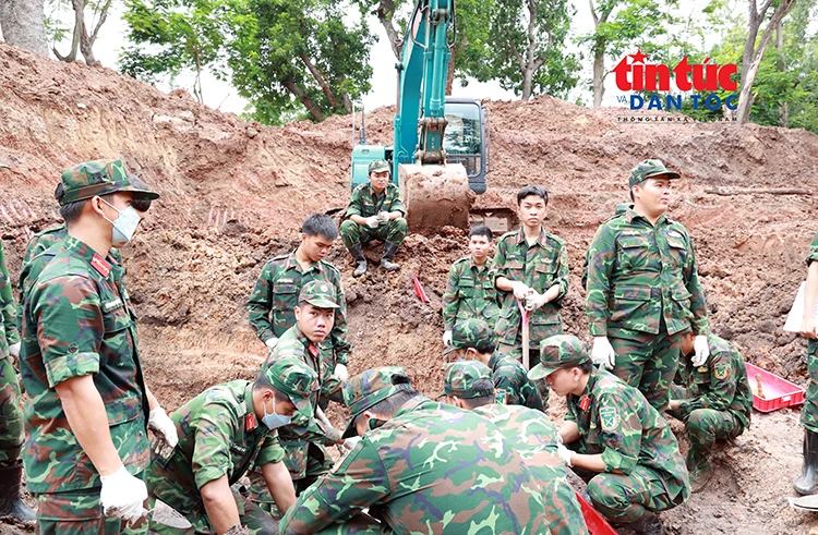 TP Hồ Chí Minh: Phát hiện, quy tập thêm 14 bộ hài cốt liệt sĩ tại Công viên Lê Thị Riêng TP Hồ Chí Minh: Phát hiện, quy tập thêm 14 bộ hài cốt liệt sĩ tại Công viên Lê Thị Riêng