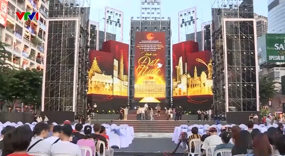 TP Hồ Chí Minh sẵn sàng cho đêm biểu diễn nghệ thuật, pháo hoa chào mừng 30/4 TP Hồ Chí Minh sẵn sàng cho đêm biểu diễn nghệ thuật, pháo hoa chào mừng 30/4