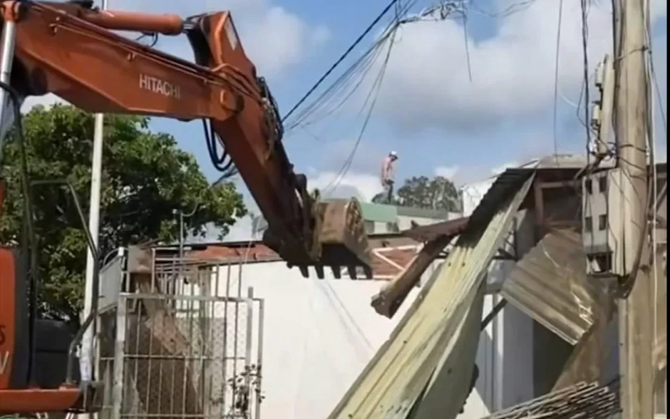 TP Hồ Chí Minh tháo dỡ loạt nhà tạm xây trái phép trên đất công hơn 5,3 ha TP Hồ Chí Minh tháo dỡ loạt nhà tạm xây trái phép trên đất công hơn 5,3 ha