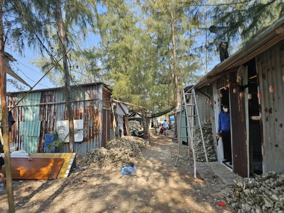 TP Hồ Chí Minh tháo dỡ loạt nhà tạm xây trái phép trên đất công hơn 5,3 ha TP Hồ Chí Minh tháo dỡ loạt nhà tạm xây trái phép trên đất công hơn 5,3 ha