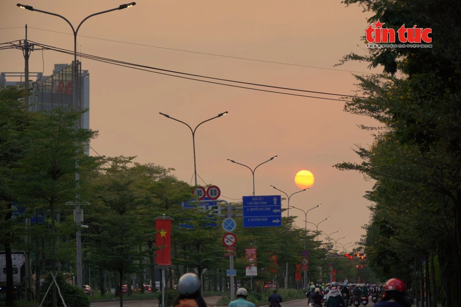 TP Hồ Chí Minh và Nam Bộ nắng nóng, chiều tối có mưa dông trong dịp lễ 30/4 - 1/5 TP Hồ Chí Minh và Nam Bộ nắng nóng, chiều tối có mưa dông trong dịp lễ 30/4 - 1/5