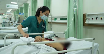 TP.HCM: 17 người ngộ độc thực phẩm sau khi ăn bánh mì ở phường Hạnh Thông