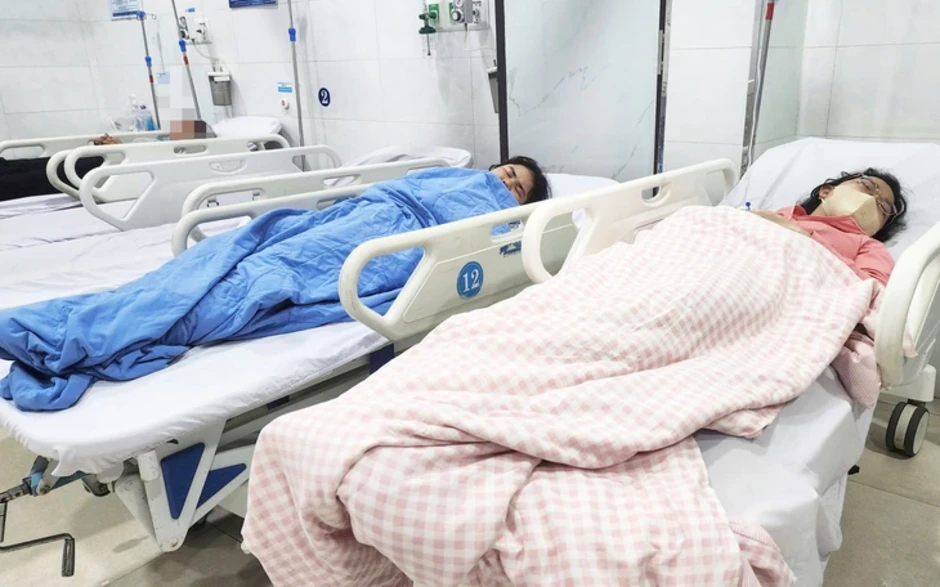 TP.HCM: 17 người ngộ độc thực phẩm sau khi ăn bánh mì ở phường Hạnh Thông TP.HCM: 17 người ngộ độc thực phẩm sau khi ăn bánh mì ở phường Hạnh Thông