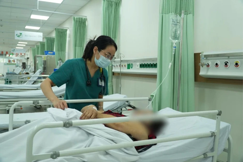 TP.HCM: 17 người ngộ độc thực phẩm sau khi ăn bánh mì ở phường Hạnh Thông TP.HCM: 17 người ngộ độc thực phẩm sau khi ăn bánh mì ở phường Hạnh Thông