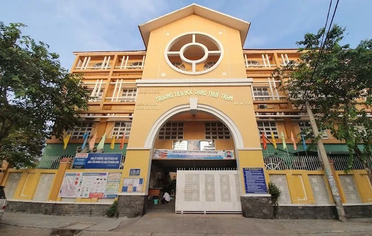 TP.HCM: 25 ca nghi bị ngộ độc thực phẩm tại Trường tiểu học Đặng Thùy Trâm, 1 trẻ thở máy TP.HCM: 25 ca nghi bị ngộ độc thực phẩm tại Trường tiểu học Đặng Thùy Trâm, 1 trẻ thở máy