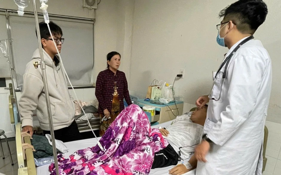 TP.HCM: 6 người nghi ngộ độc thực phẩm sau khi ăn bánh mì cùng 1 cơ sở TP.HCM: 6 người nghi ngộ độc thực phẩm sau khi ăn bánh mì cùng 1 cơ sở