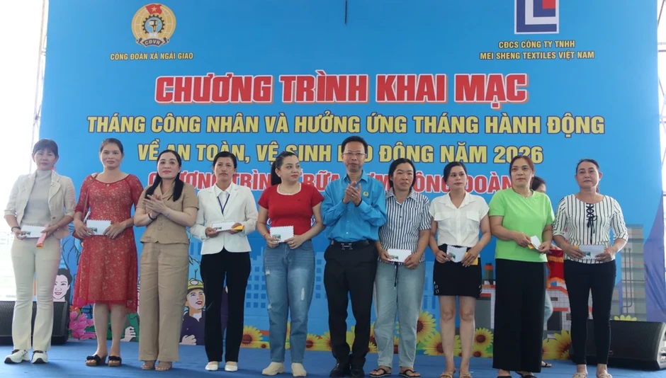 TP.HCM: 600 công đoàn viên, người lao động dự 'Bữa cơm Công đoàn', nhận nhiều phần quà dịp Lễ 1-5 TP.HCM: 600 công đoàn viên, người lao động dự 'Bữa cơm Công đoàn', nhận nhiều phần quà dịp Lễ 1-5