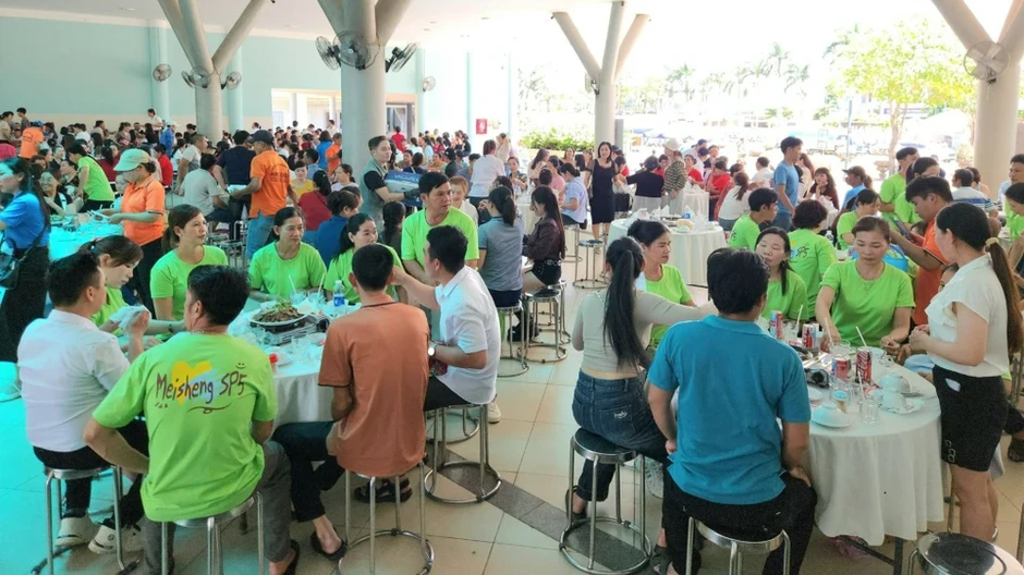 TP.HCM: 600 công đoàn viên, người lao động dự 'Bữa cơm Công đoàn', nhận nhiều phần quà dịp Lễ 1-5 TP.HCM: 600 công đoàn viên, người lao động dự 'Bữa cơm Công đoàn', nhận nhiều phần quà dịp Lễ 1-5