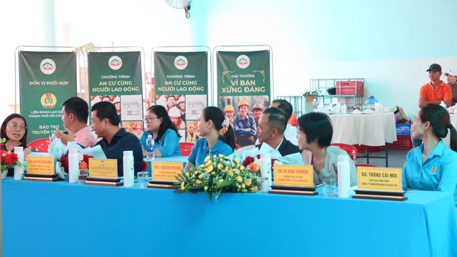 TP.HCM: 600 công đoàn viên, người lao động dự 'Bữa cơm Công đoàn', nhận nhiều phần quà dịp Lễ 1-5 TP.HCM: 600 công đoàn viên, người lao động dự 'Bữa cơm Công đoàn', nhận nhiều phần quà dịp Lễ 1-5