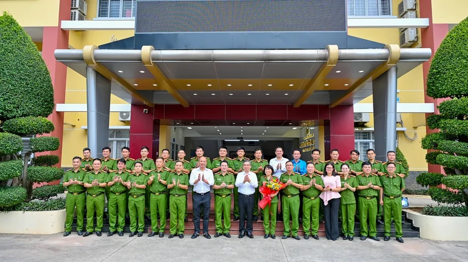 TPHCM biểu dương chiến công của Công an Thành phố trong trấn áp tội phạm ma túy TPHCM biểu dương chiến công của Công an Thành phố trong trấn áp tội phạm ma túy