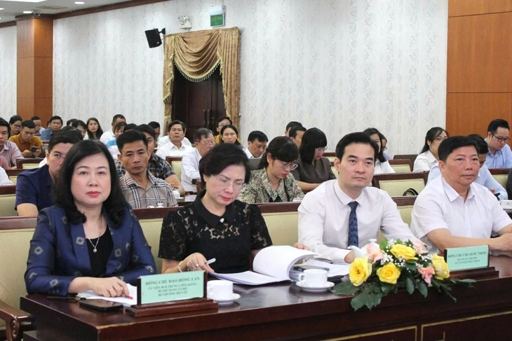 TP.HCM: Chặn thực phẩm bẩn, siết chất lượng thức ăn đường phố TP.HCM: Chặn thực phẩm bẩn, siết chất lượng thức ăn đường phố