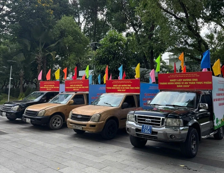 TP.HCM: Chặn thực phẩm bẩn, siết chất lượng thức ăn đường phố TP.HCM: Chặn thực phẩm bẩn, siết chất lượng thức ăn đường phố