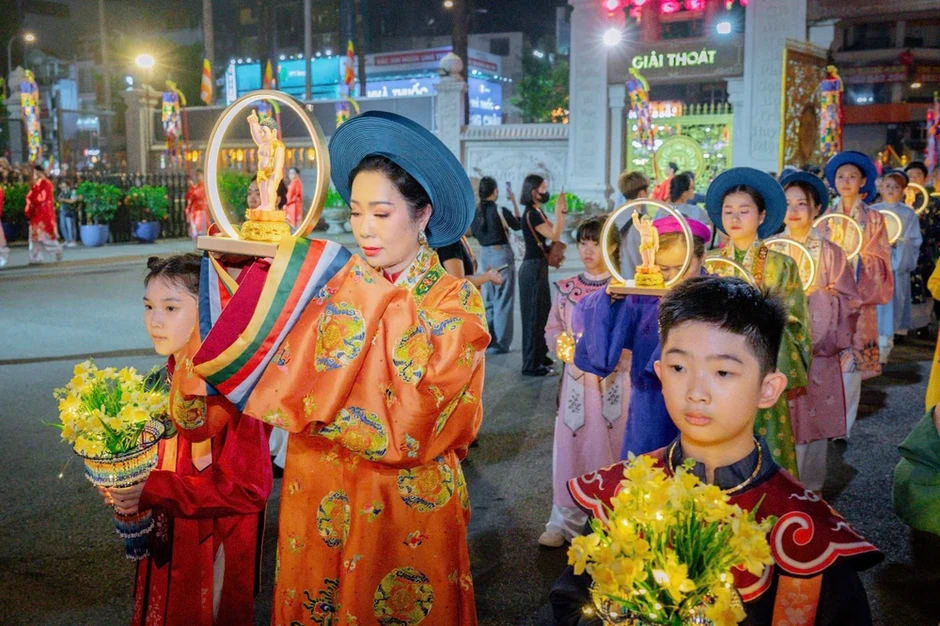 TP.HCM cung rước tượng Phật ngọc sơ sanh mở đầu Phật đản 2026
