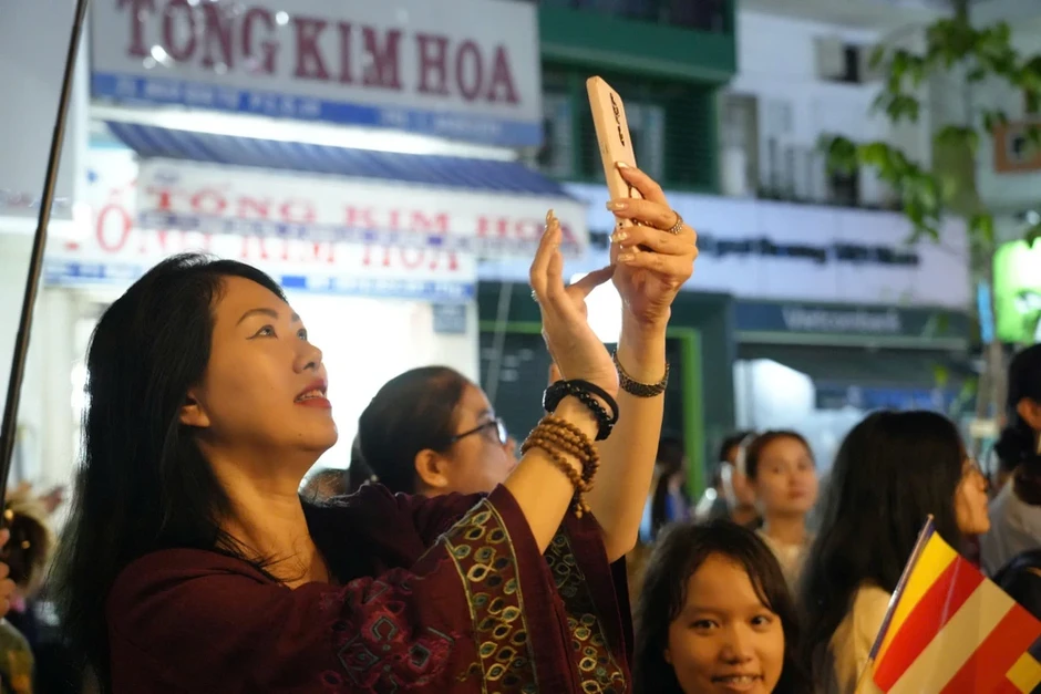 TP.HCM cung rước tượng Phật ngọc sơ sanh mở đầu Phật đản 2026