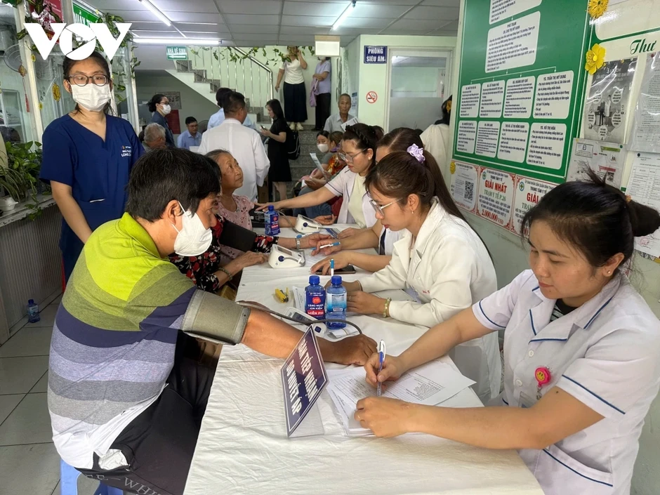TP.HCM đồng loạt ra quân khám sức khỏe toàn dân lớn nhất từ trước đến nay TP.HCM đồng loạt ra quân khám sức khỏe toàn dân lớn nhất từ trước đến nay