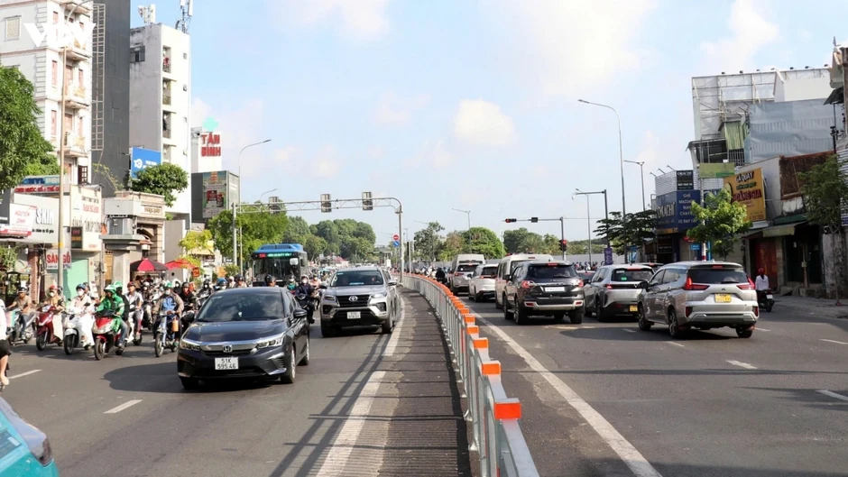 TP.HCM dự tính nhân rộng giải pháp phân làn linh hoạt như tại đường Cộng Hòa TP.HCM dự tính nhân rộng giải pháp phân làn linh hoạt như tại đường Cộng Hòa