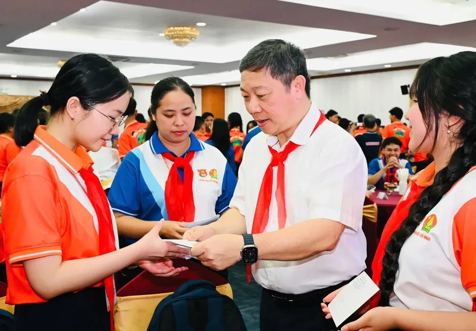 TPHCM gặp gỡ đại biểu Liên hoan Thiếu nhi Việt Nam - Lào - Campuchia năm 2026 TPHCM gặp gỡ đại biểu Liên hoan Thiếu nhi Việt Nam - Lào - Campuchia năm 2026