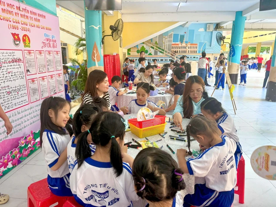 TP.HCM: Học sinh lớp 1 hóa thân nhân vật lịch sử, học qua trò chơi TP.HCM: Học sinh lớp 1 hóa thân nhân vật lịch sử, học qua trò chơi