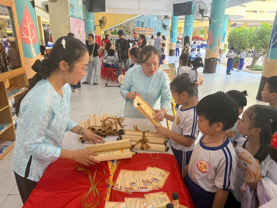 TP.HCM: Học sinh lớp 1 hóa thân nhân vật lịch sử, học qua trò chơi TP.HCM: Học sinh lớp 1 hóa thân nhân vật lịch sử, học qua trò chơi