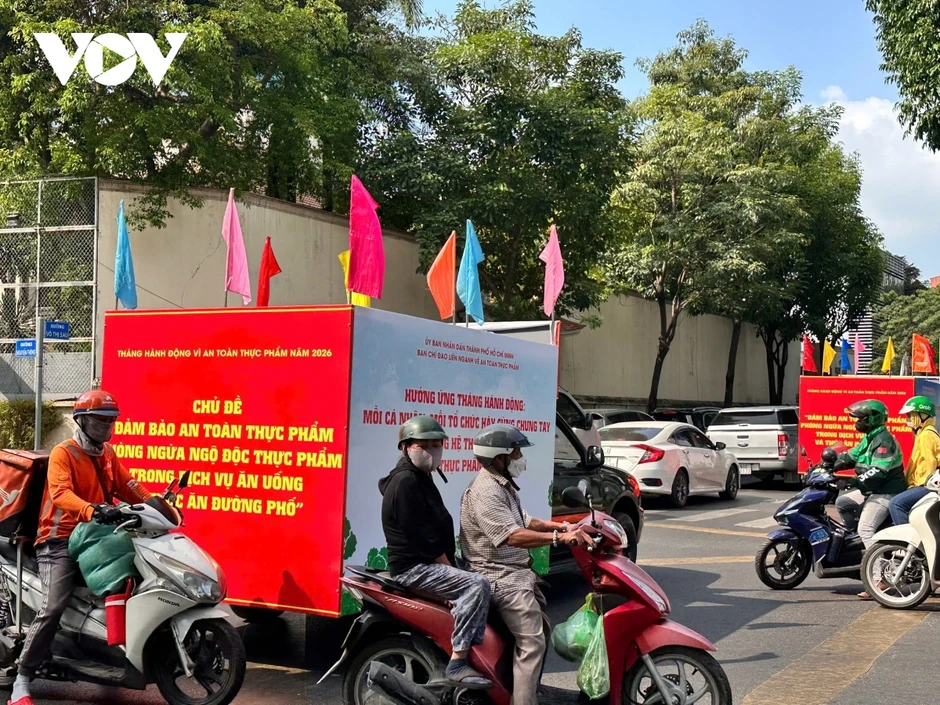 TP.HCM mở cao điểm siết thức ăn đường phố, chặn thực phẩm bẩn