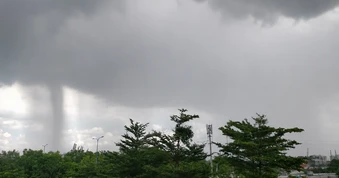 TPHCM oi nóng ban ngày, chiều tối có mưa dông