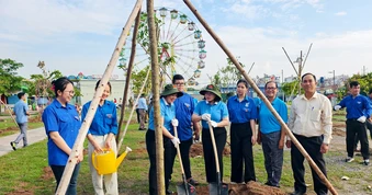 TP.HCM: Phường Đông Hưng Thuận trồng hàng trăm cây gỗ quý tại dự án An Sương